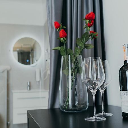 Poppy Downtown Suites Sarajevo Сараево Екстериор снимка