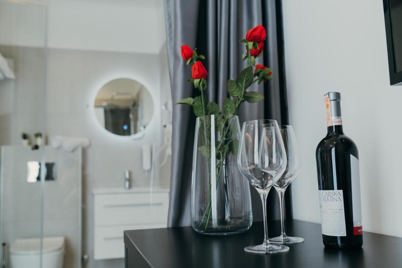 Poppy Downtown Suites Sarajevo Сараево Екстериор снимка