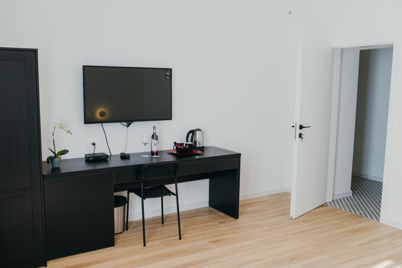 Poppy Downtown Suites Sarajevo Сараево Екстериор снимка
